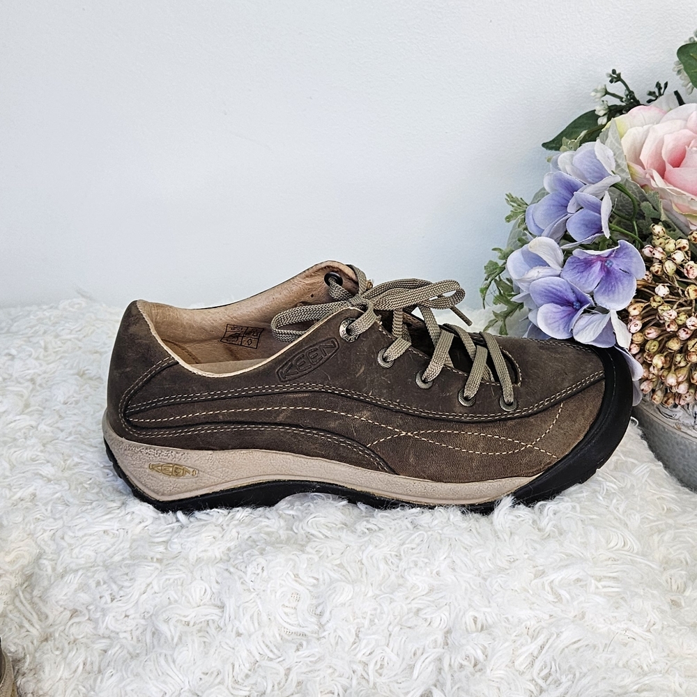 Keen Womens Hiking ShoeBrown Size 8.5